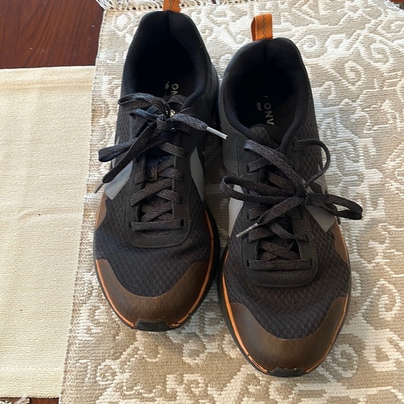 Converse Star Series RN
Tinker Hatfield Black Size 12 for Men in EUC - Picture 2 of 7